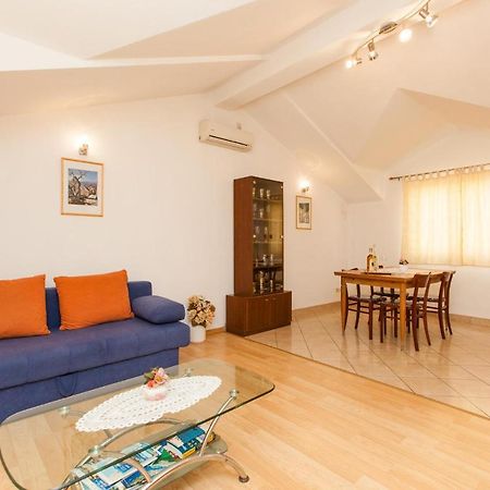 Holiday Home Beata Трогир Екстериор снимка