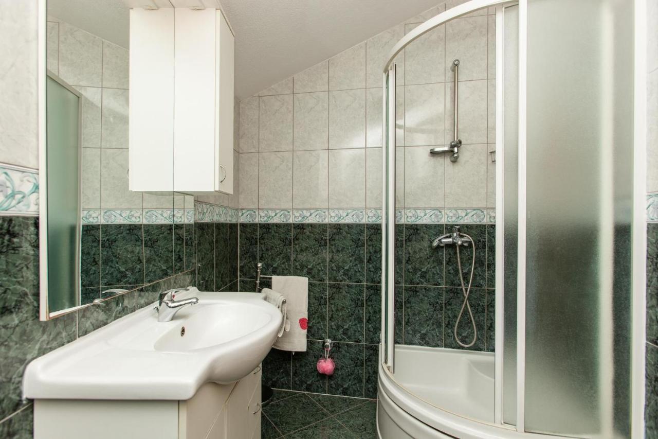 Holiday Home Beata Трогир Екстериор снимка